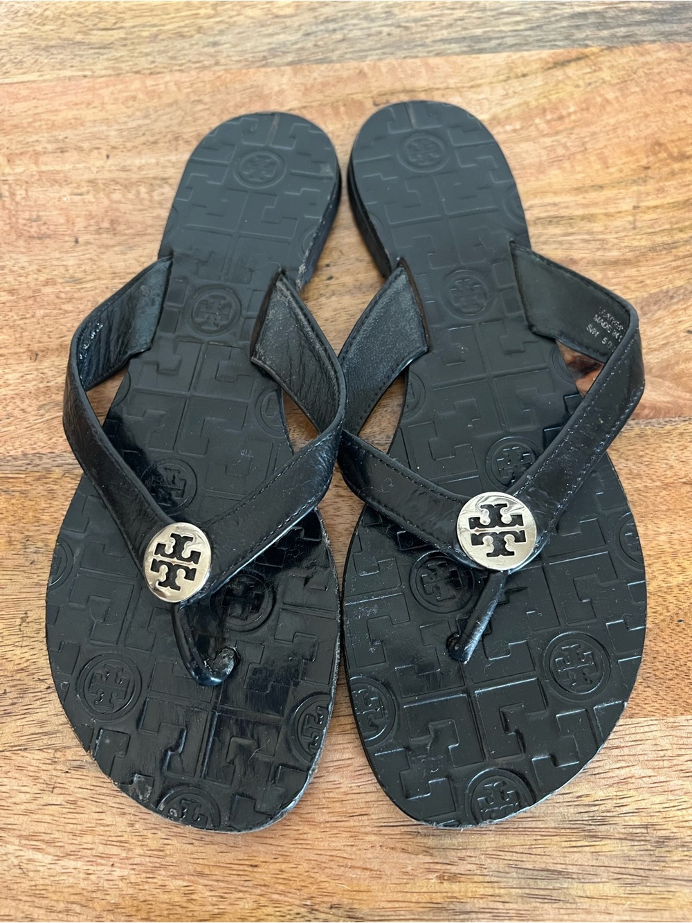 Tory Burch Thora Patent Leather Thong Sandal Size 7M
